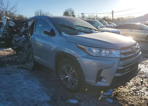 2017 Toyota Highlander Le z USA, uszkodzony, nr VIN 5TDZARFH8HS026053